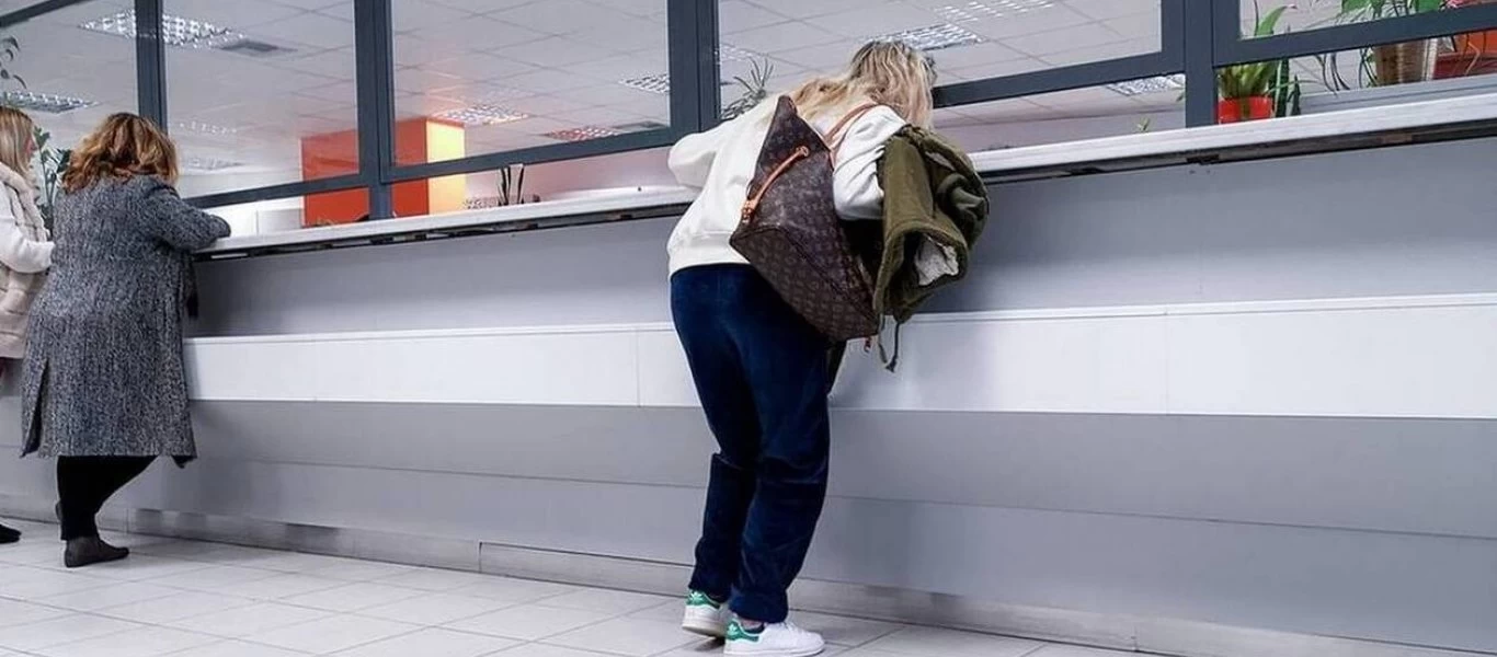 Παρατείνονται τα μέτρα κατά του κορωνοϊού στις δημόσιες υπηρεσίες - Πως θα λειτουργούν ως 18/1